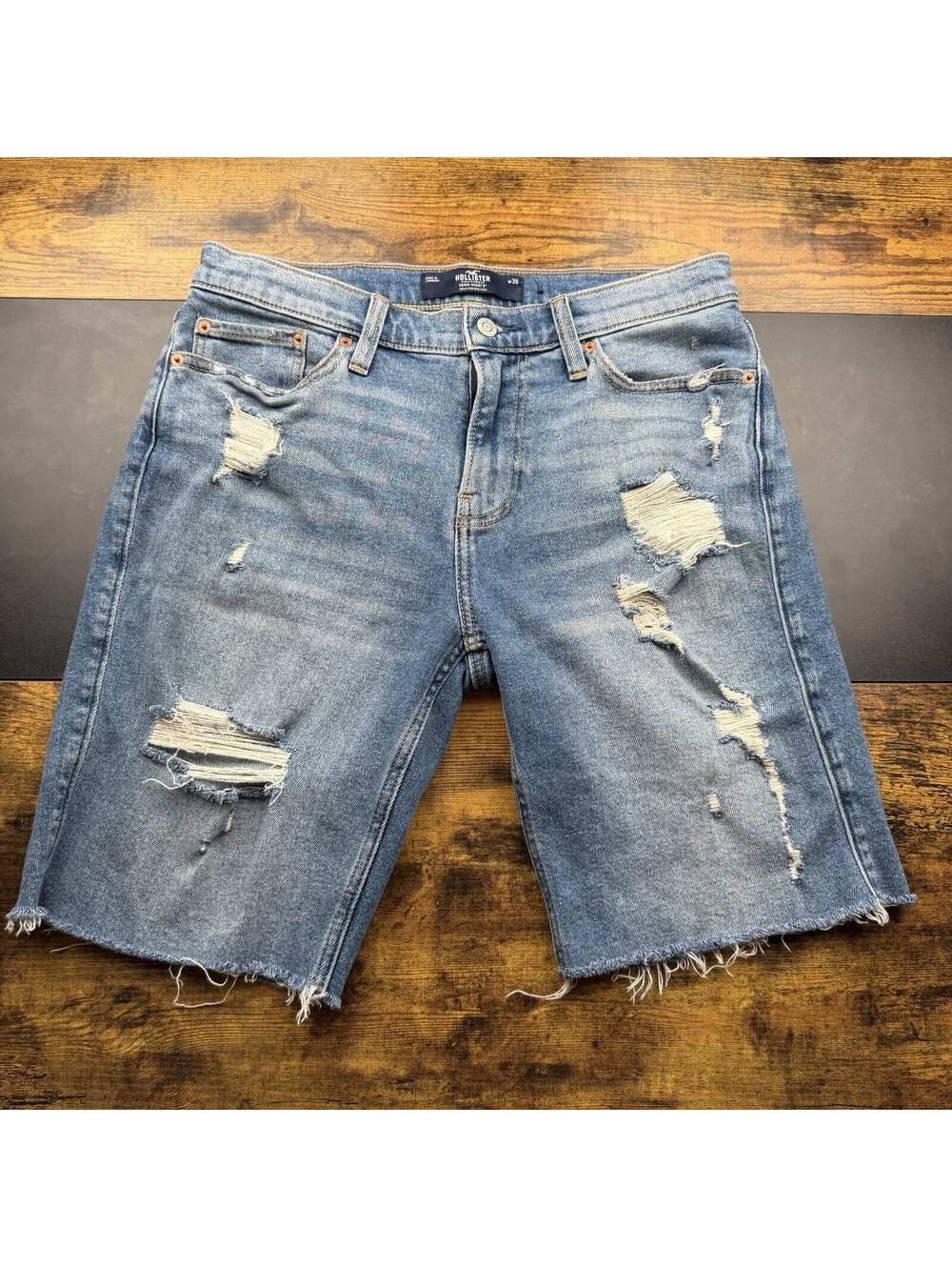 Hollister Epic Flex Men’s 9” Distressed Denim Jean Shorts Light Wash W30
